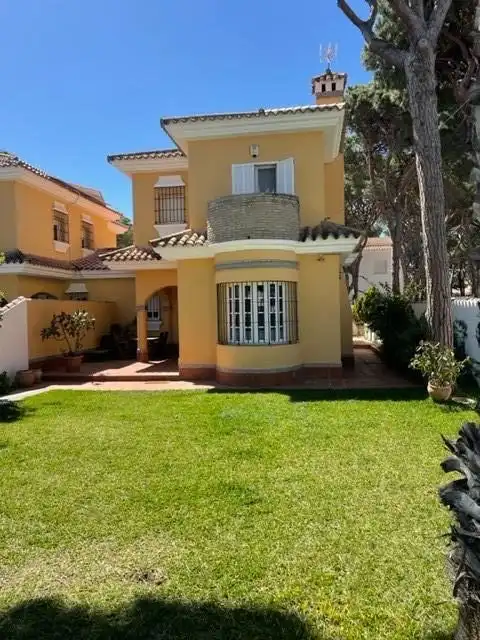 Jardí de Casa o xalet en venda en Chiclana de la Frontera amb Jardí privat, Terrassa i Traster