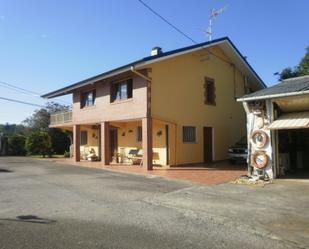 Vista exterior de Casa o xalet en venda en Miengo amb Terrassa i Balcó