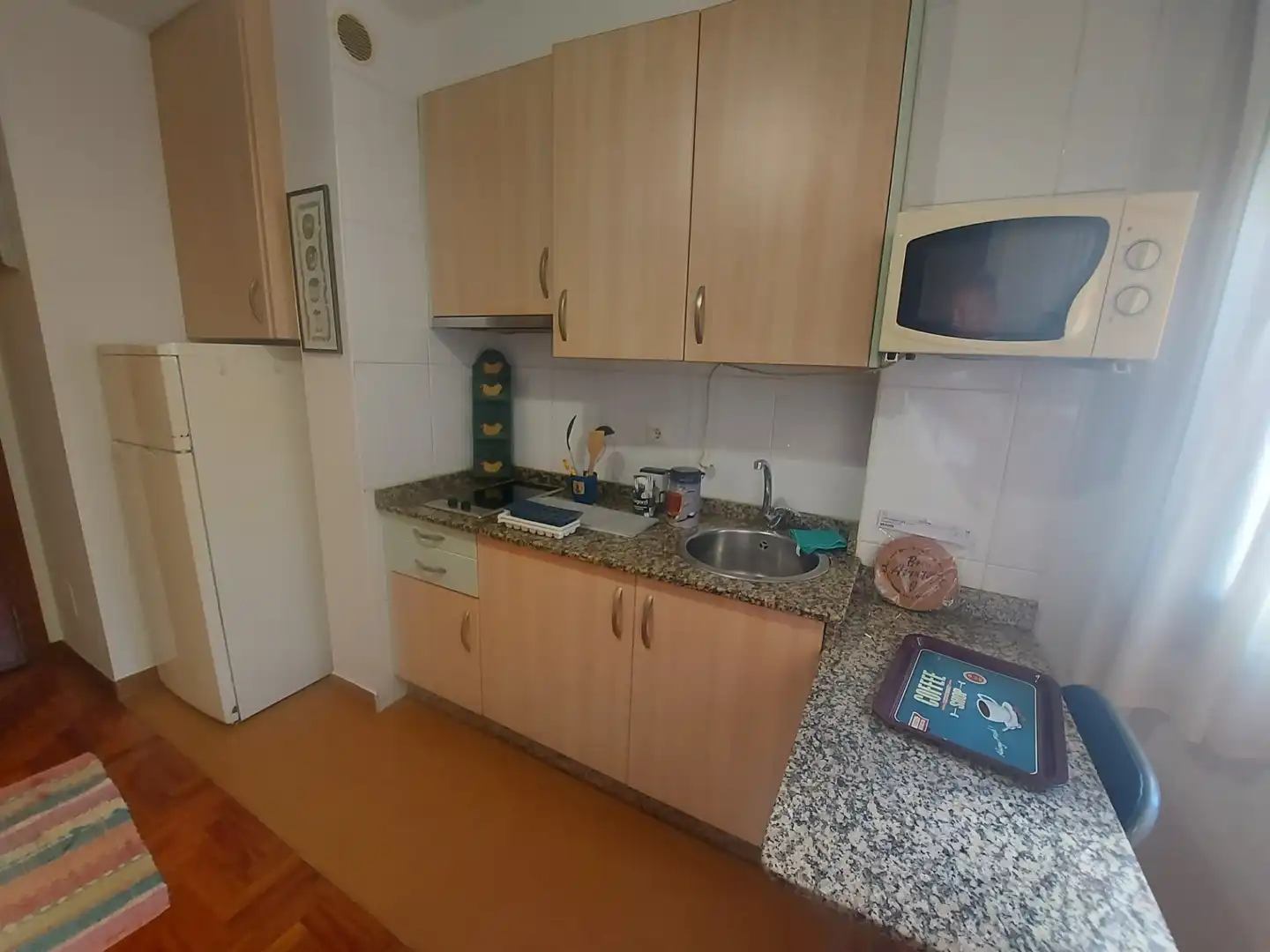 Cuina de Estudi de lloguer en Vigo  amb Parquet, Moblat i Forn