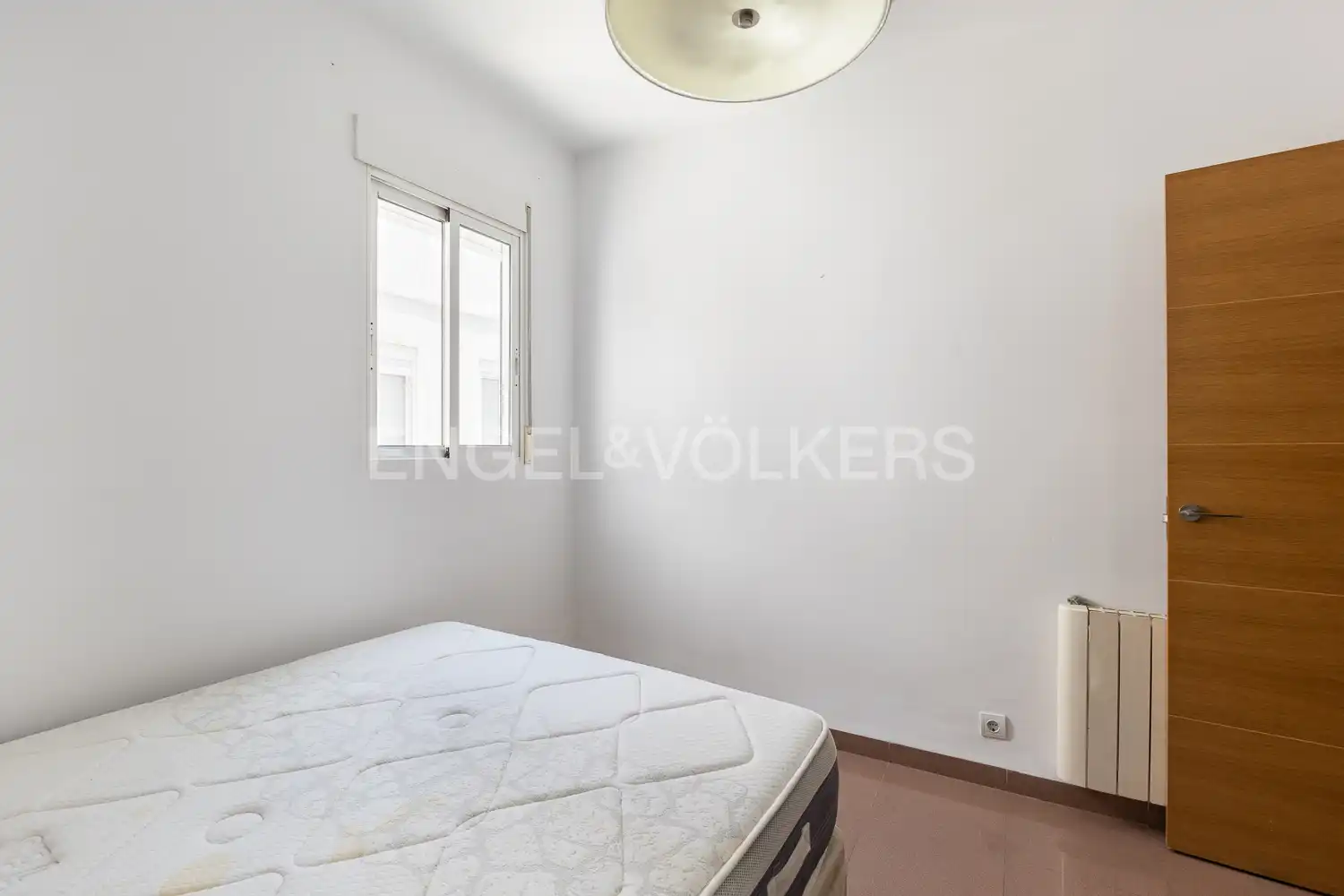 Schlafzimmer von Dachboden zur Miete in Valencia mit Heizung, Terrasse und Abstellraum