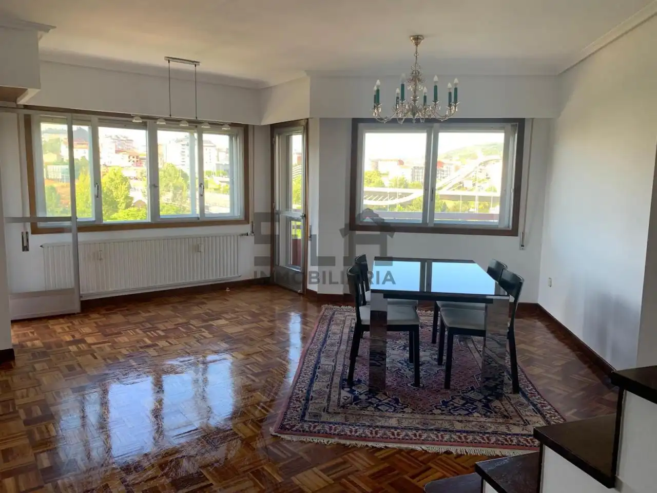 Menjador de Dúplex de lloguer en Ourense Capital  amb Calefacció, Parquet i Balcó