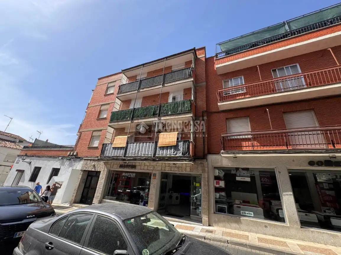 Vista exterior de Piso en venta en Navalcarnero
