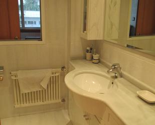 Bathroom of Flat to rent in A Coruña Capital   with Heating, Parquet flooring and Storage room