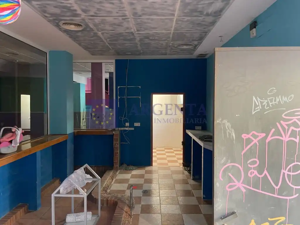 Local comercial en venda a Plaza Gante
