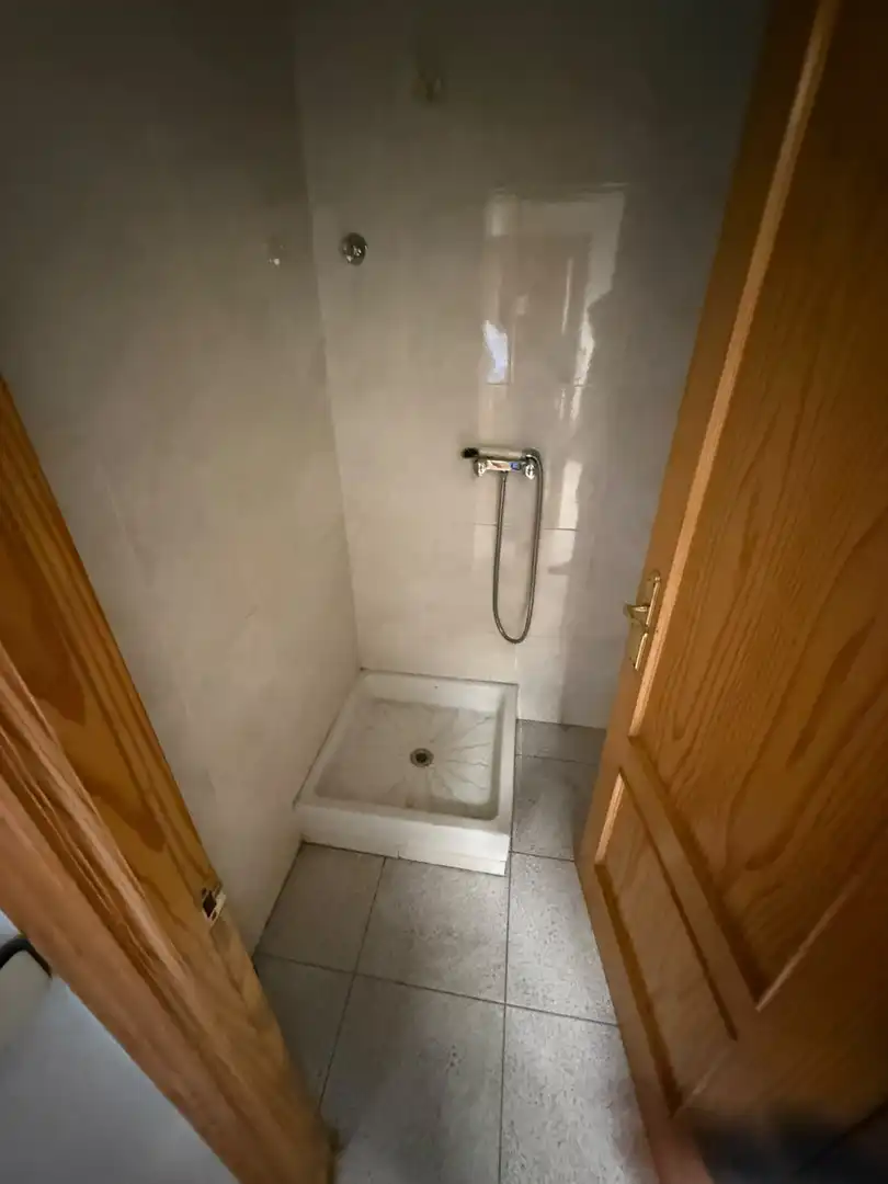 Badezimmer von Fabrikhallen zur Miete in  Logroño