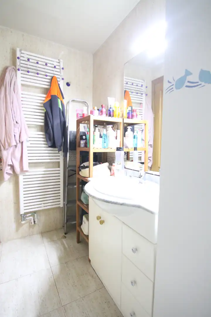 Badezimmer von Wohnung zum Verkauf in Olesa de Montserrat mit Klimaanlage, Heizung und Ofen