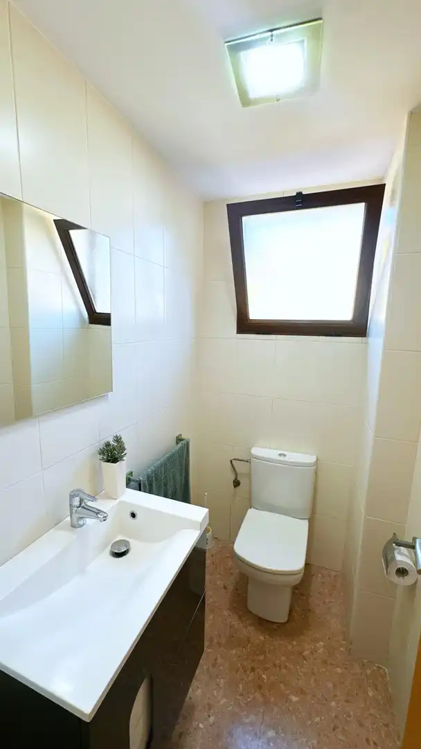 Baño de Casa adosada en venta en Castelló de Rugat con Aire acondicionado, Calefacción y Jardín privado