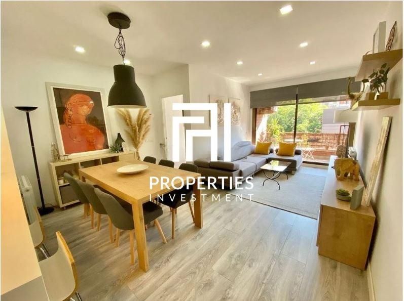Exterior view of Flat for sale in  Barcelona Capital  with Air Conditioner, Heating and Private garden