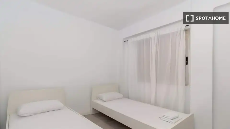 Bedroom of Flat for rent in Valencia  with Air Conditioner, Heating and Furnished