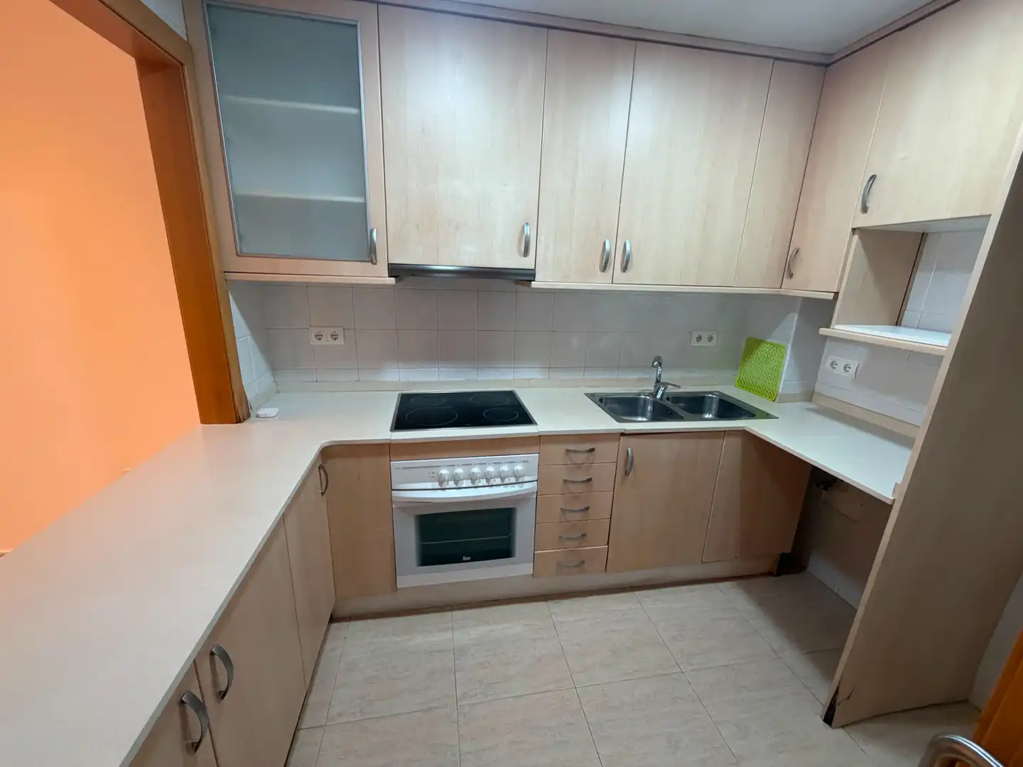Cocina de Piso en venta en L'Hospitalet de Llobregat con Aire acondicionado y Horno