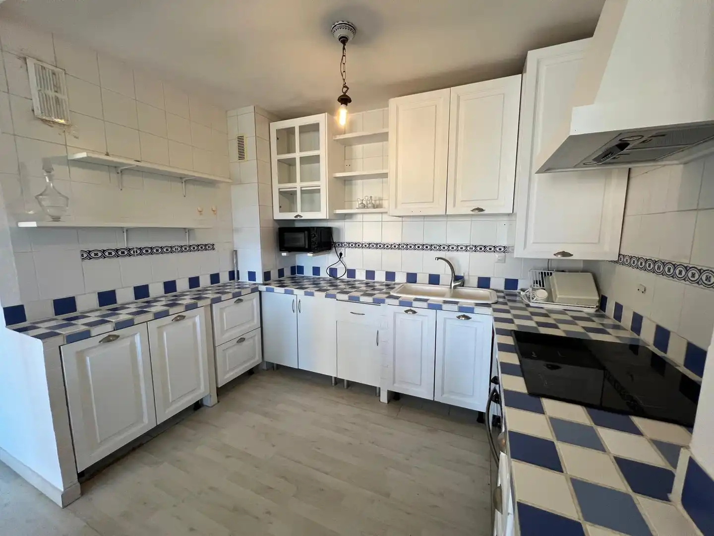 Cocina de Apartamento en venta en Estepona con Aire acondicionado, Terraza y Piscina