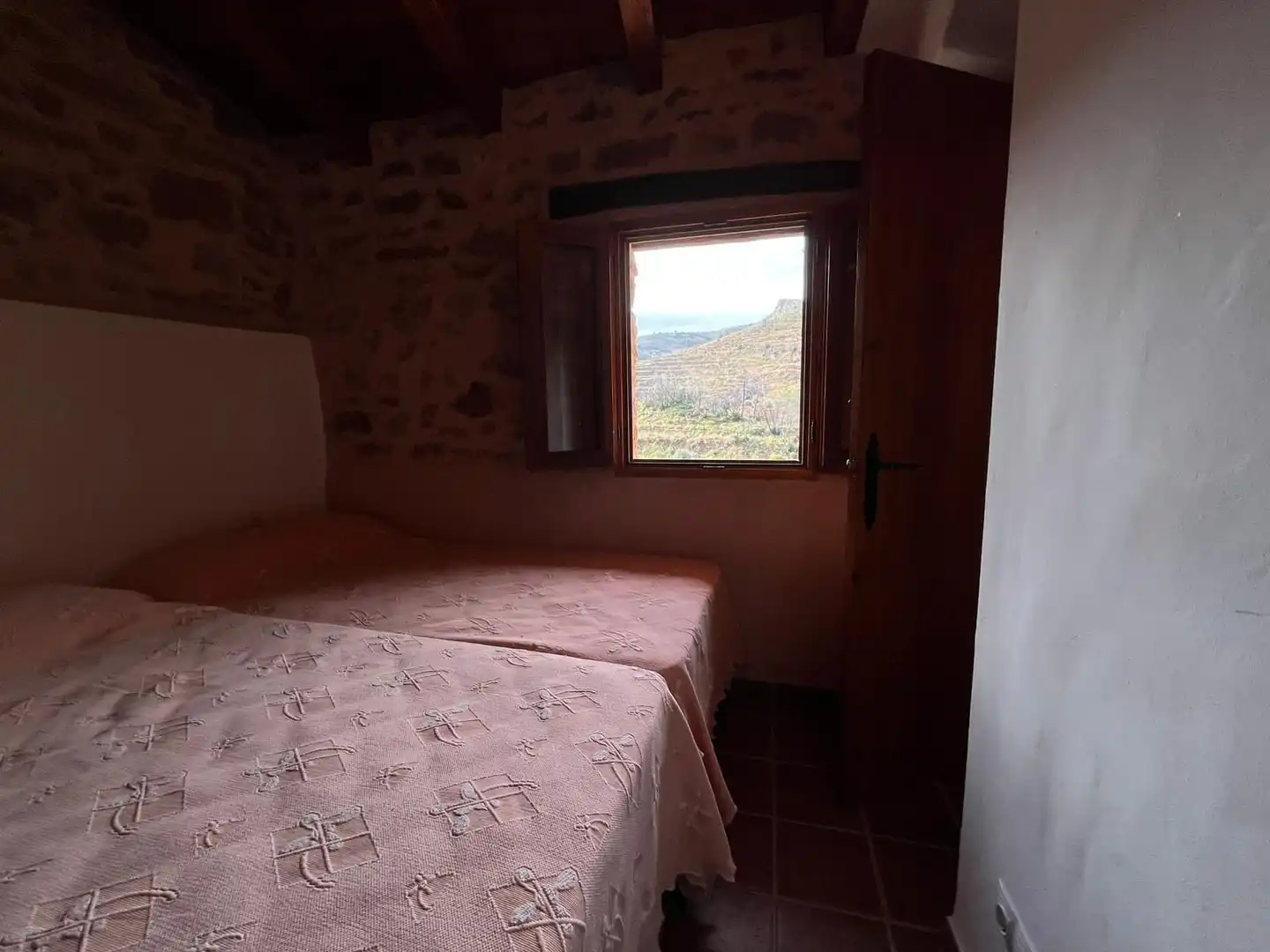 Habitación de Finca rústica en venta en Bejís con Terraza y Amueblado
