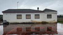 Exterior view of House or chalet for sale in Mozota  with Private garden, Storage room and Swimming Pool