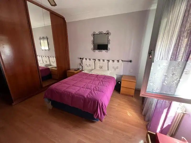 Schlafzimmer von Wohnung zur Miete in Madrid mit Klimaanlage, Terrasse und Möbliert