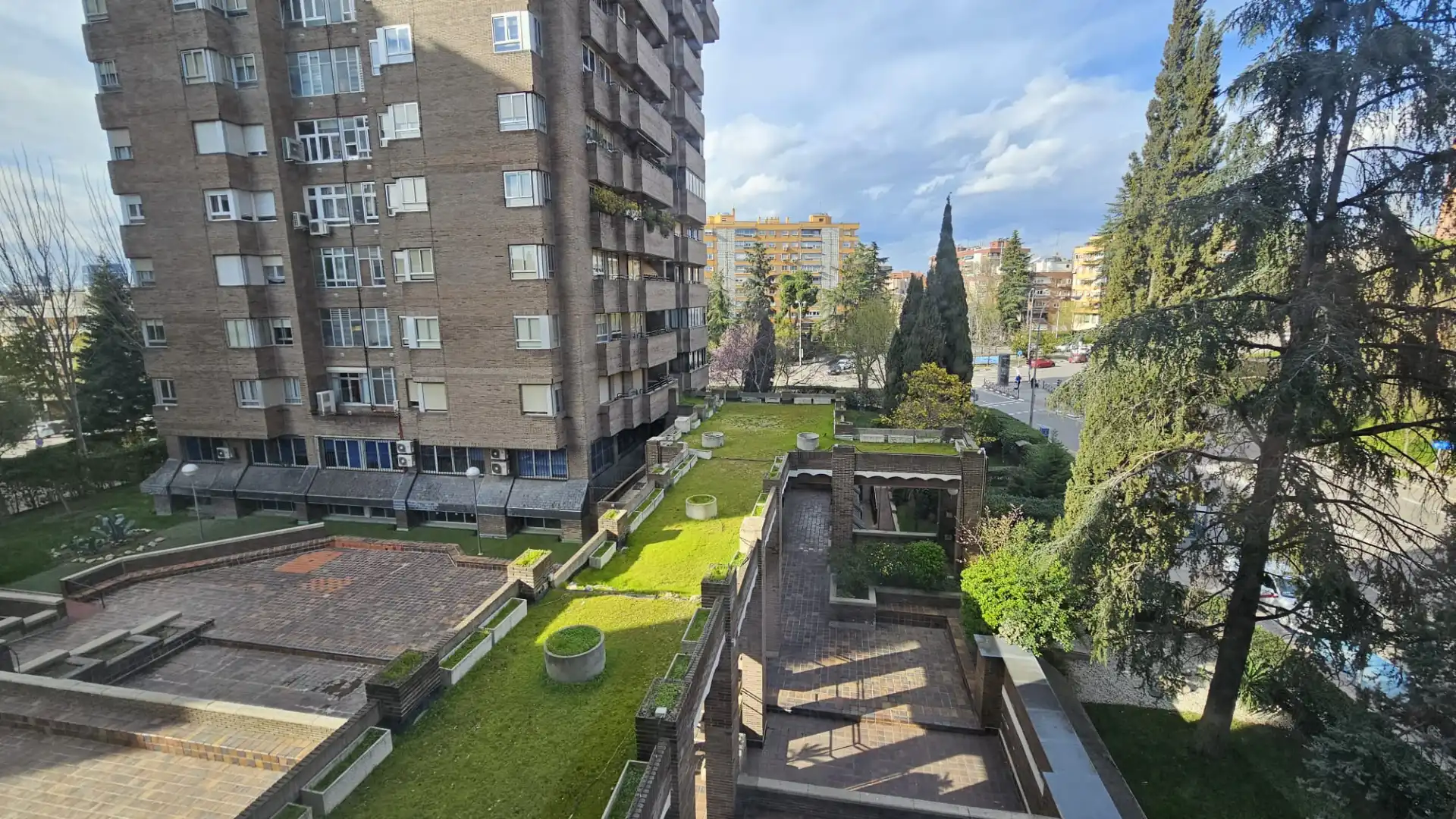 Vista exterior de Piso en venta en Madrid con Aire acondicionado, Calefacción y Jardín privado