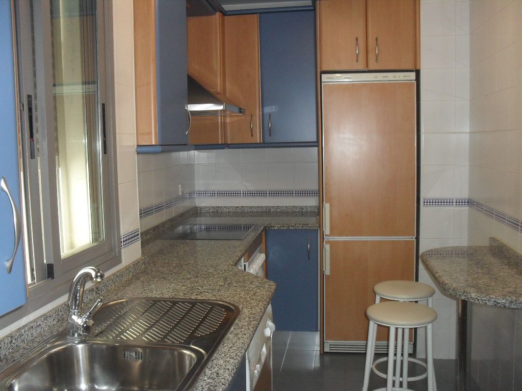 Kitchen of Flat to rent in  Sevilla Capital  with Air Conditioner, Heating and Storage room