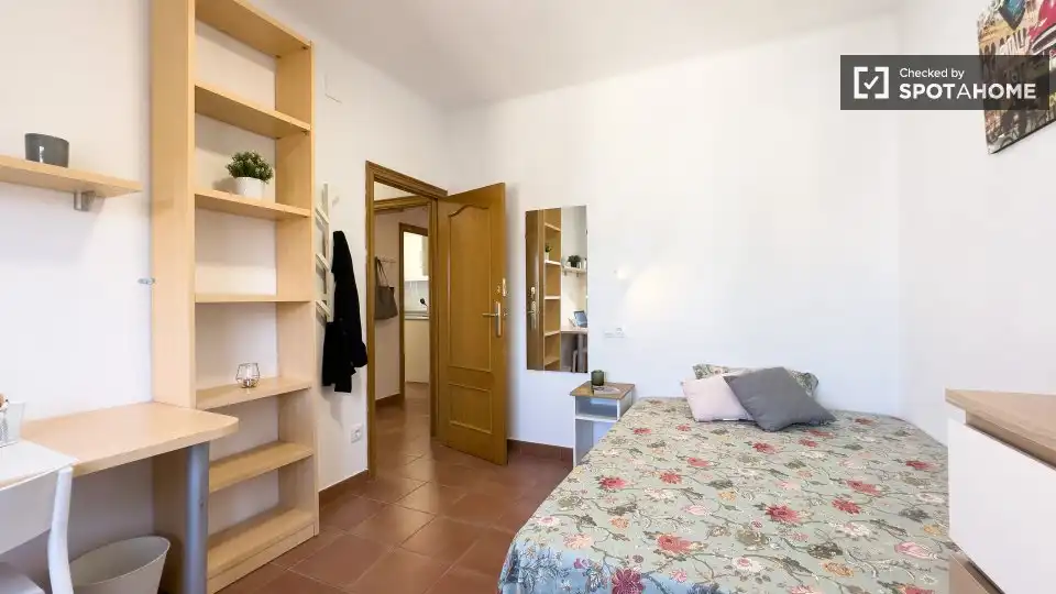 Dormitori de Pis per a compartir en L'Hospitalet de Llobregat amb Aire condicionat, Calefacció i Moblat