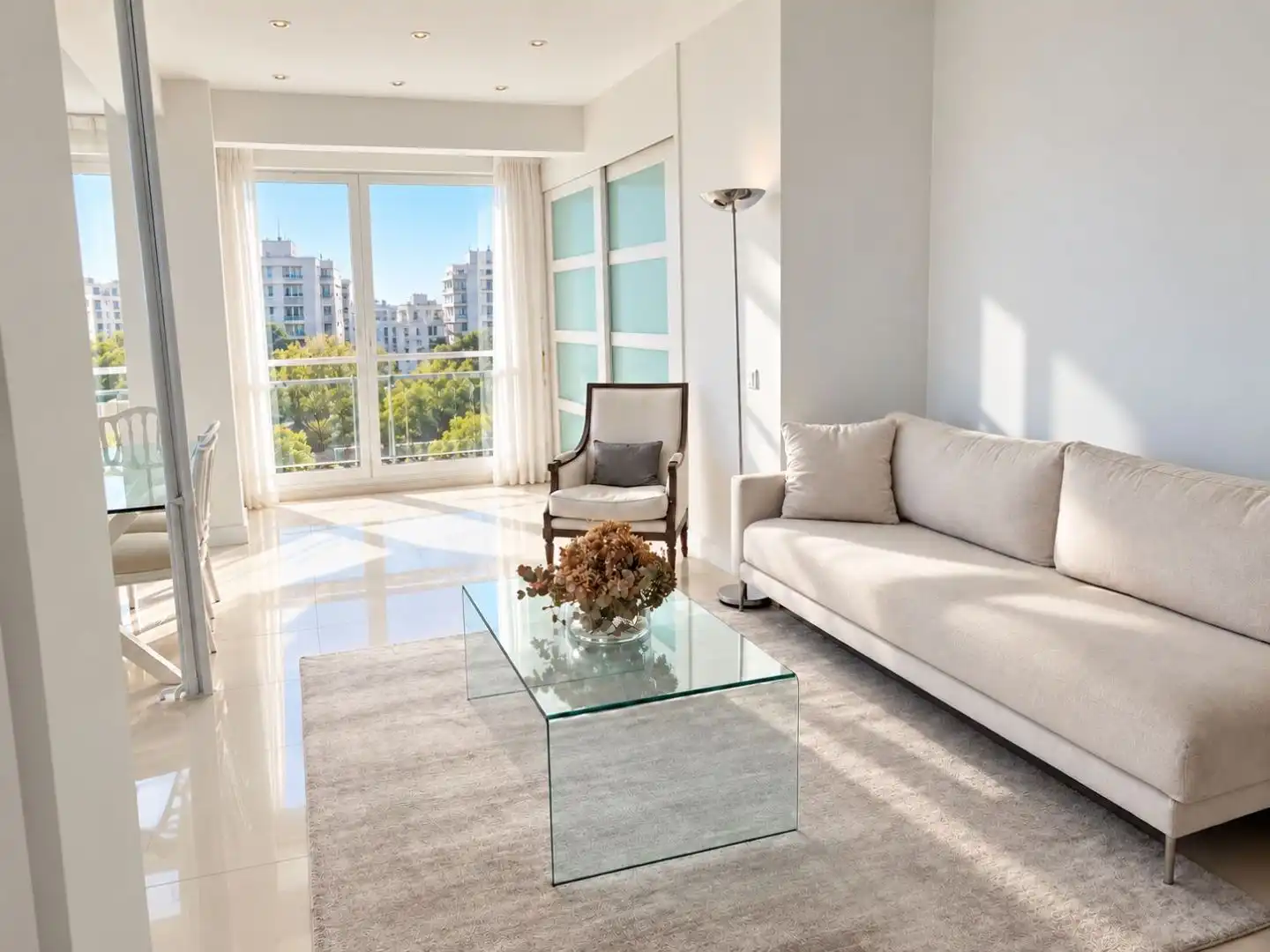 Sala de estar de Piso en venta en  Madrid Capital con Aire acondicionado y Balcón