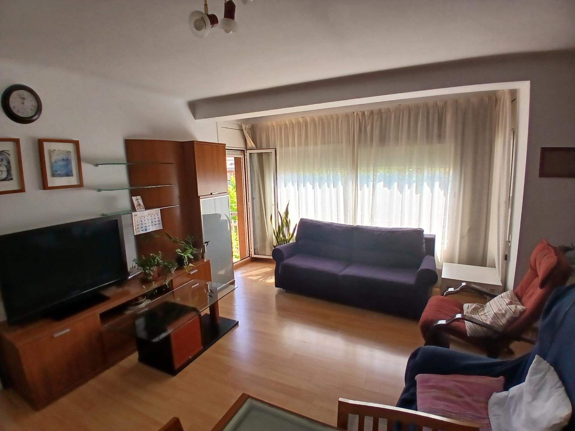 Living room of Flat to rent in Manresa  with Heating, Parquet flooring and Balcony