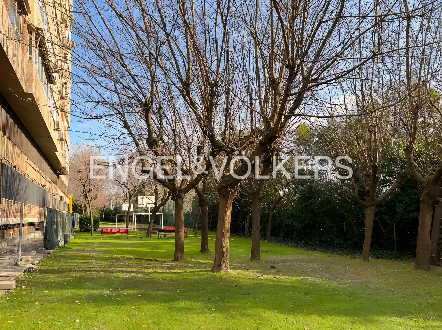 Wohnung zum Verkauf in Madrid mit Klimaanlage, Heizung und Privatgarten