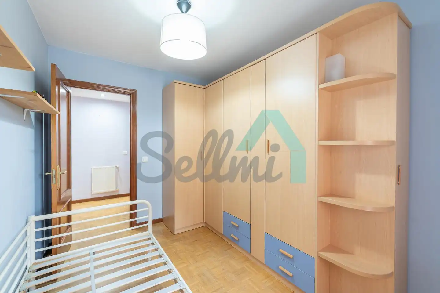 Bedroom of Flat for rent in Oviedo   with Heating, Parquet flooring and Furnished
