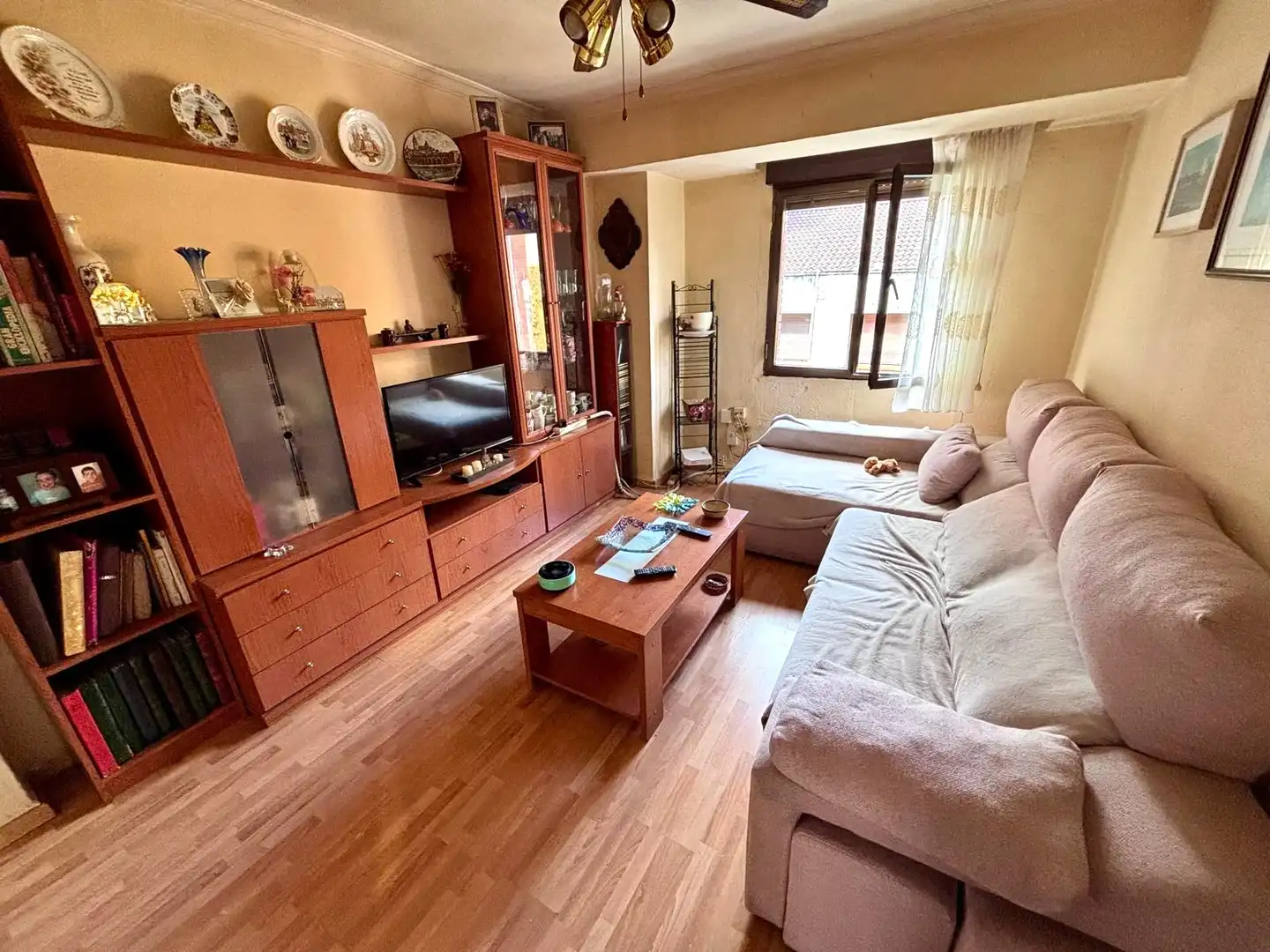 Living room of Flat for sale in Gijón   with Parquet flooring, Oven and Washing machine
