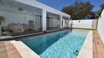 Piscina de Casa o xalet en venda en Chiclana de la Frontera amb Aire condicionat, Calefacció i Jardí privat