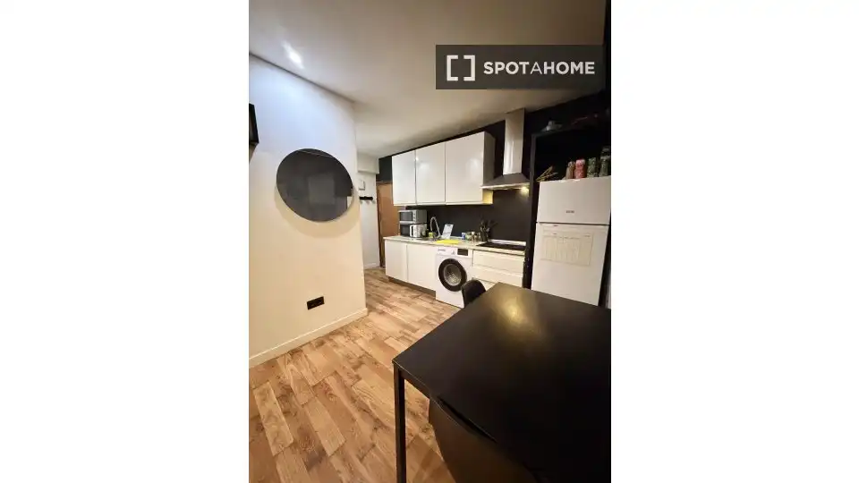 Bedroom of Flat for rent in Madrid  with Air Conditioner, Heating and Furnished
