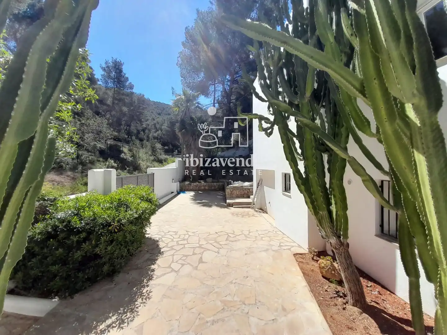 Vista exterior de Casa o xalet en venda en Santa Eulària des Riu amb Aire condicionat, Calefacció i Piscina