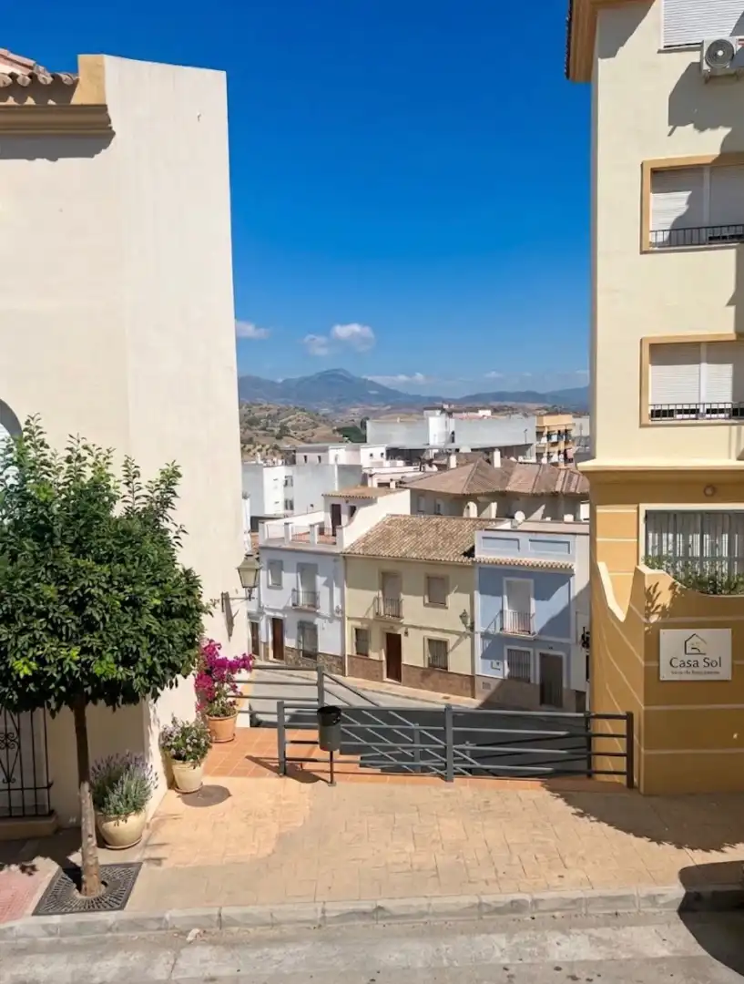 Vista exterior de Casa adosada en venta en Coín con Aire acondicionado, Parquet y Terraza