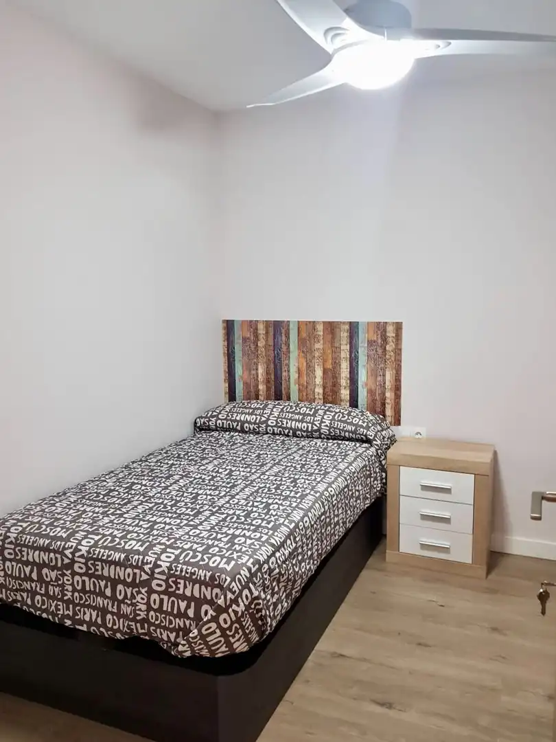 Habitación de Piso en venta en Málaga con Aire acondicionado y Amueblado