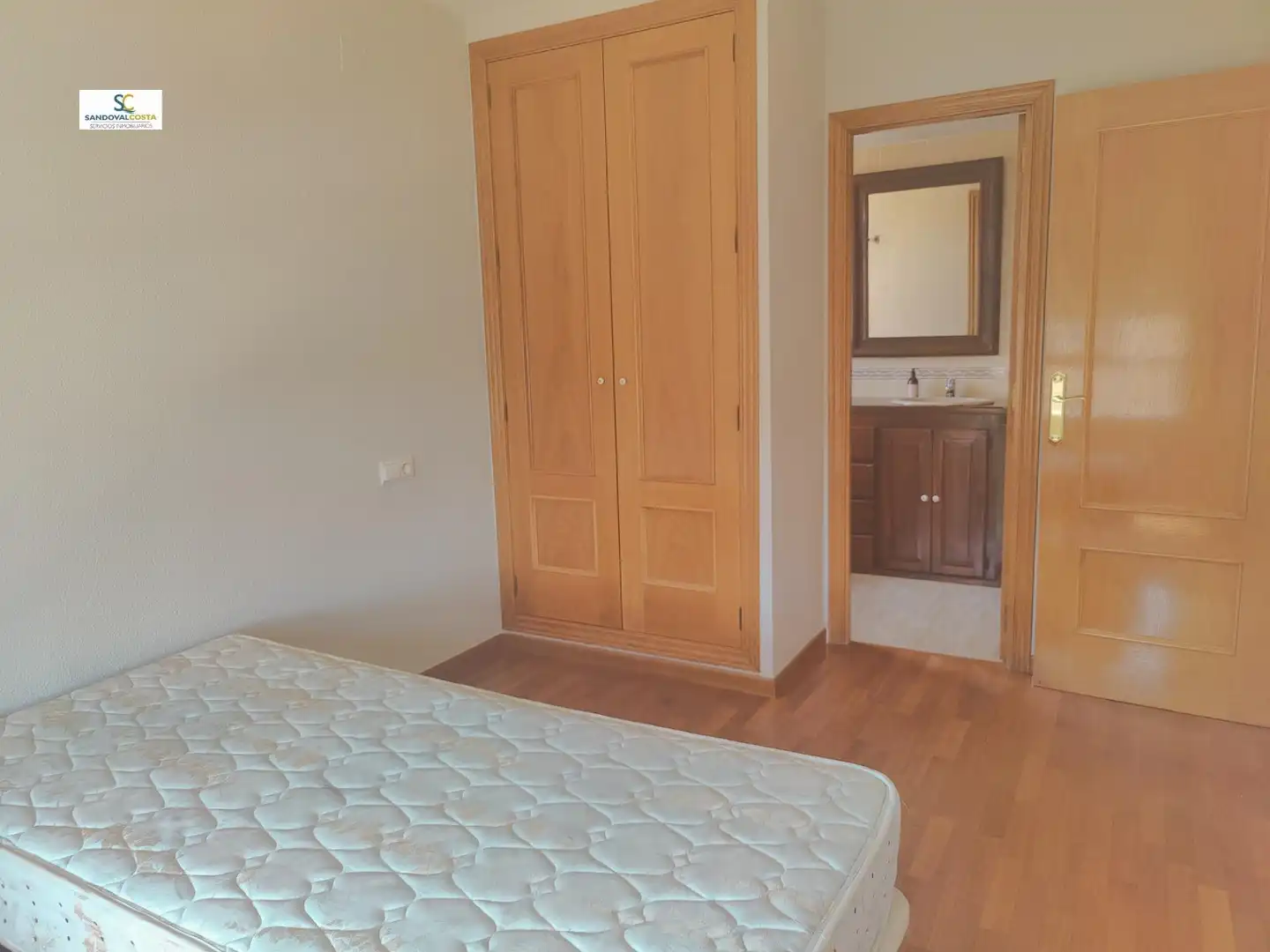 Habitación de Piso de alquiler en Alicante / Alacant con Parquet y Piscina comunitaria
