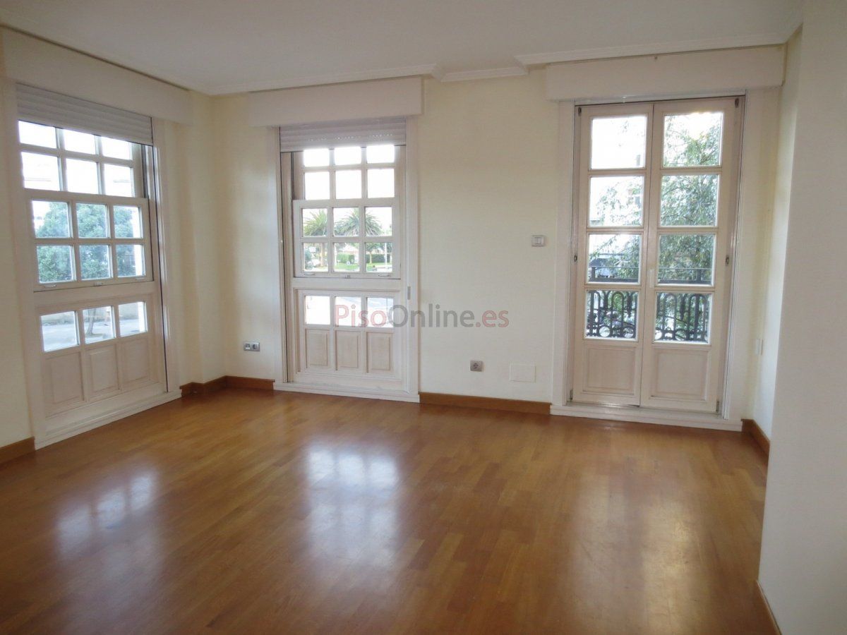 Sala d'estar de Pis de lloguer en A Coruña Capital  amb Calefacció i Parquet