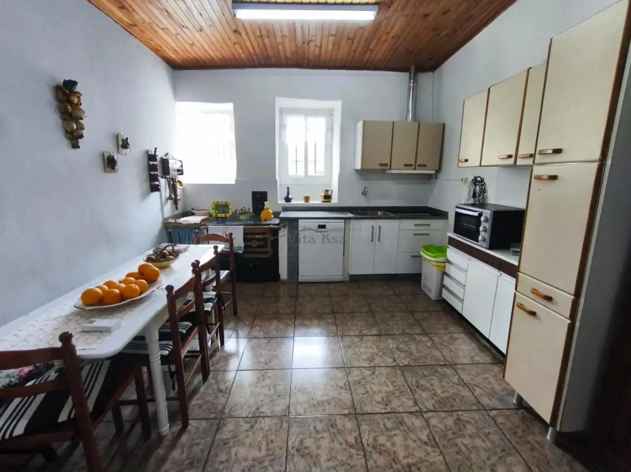 Cuina de Finca rústica en venda en Barbadás amb Calefacció, Jardí privat i Moblat
