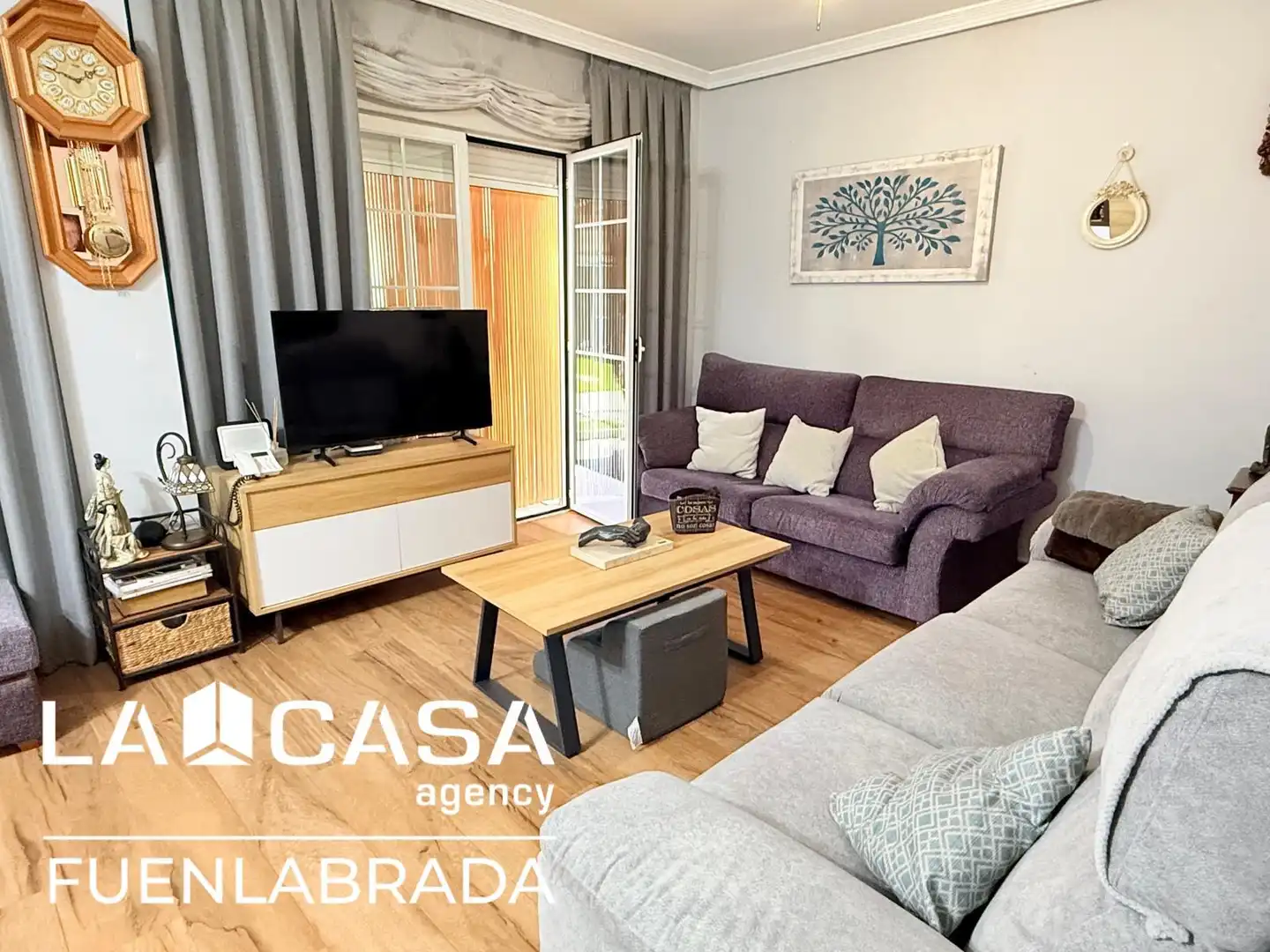 Sala d'estar de Casa adosada en venda en Griñón amb Aire condicionat, Terrassa i Piscina
