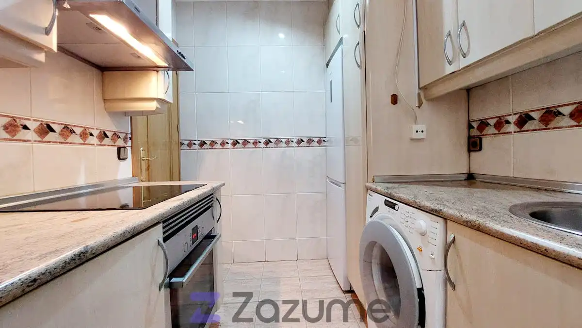 Kitchen of Flat for rent in Madrid  with Air Conditioner, Heating and Oven