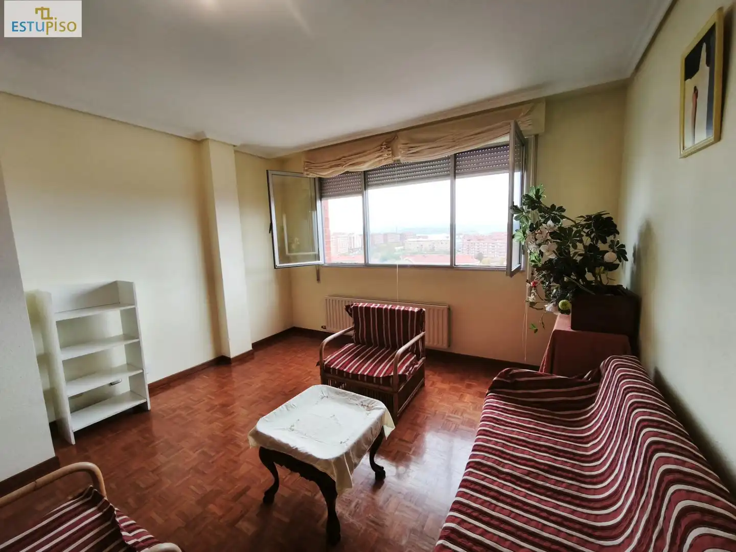 Sala d'estar de Pis en venda en Vitoria - Gasteiz amb Calefacció, Parquet i Terrassa