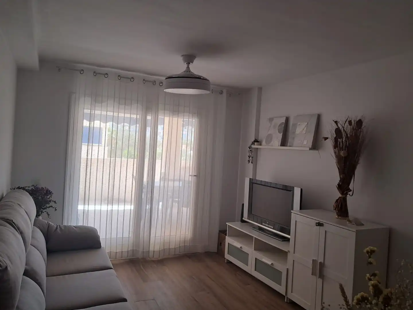 Sala d'estar de Apartament de lloguer en Torrox amb Aire condicionat, Calefacció i Terrassa