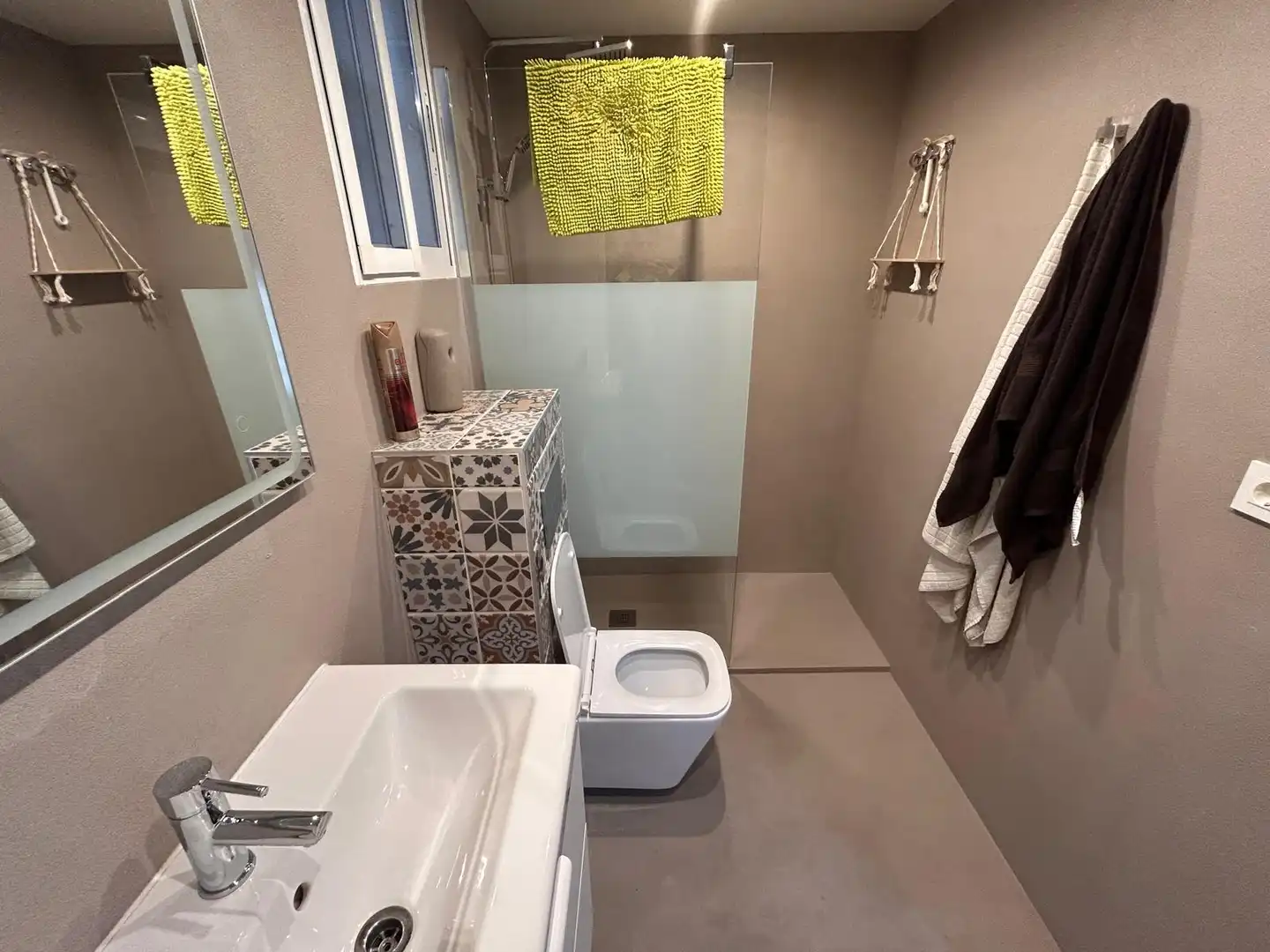 Bathroom of Flat for sale in Dolores  with Air Conditioner, Terrace and Furnished
