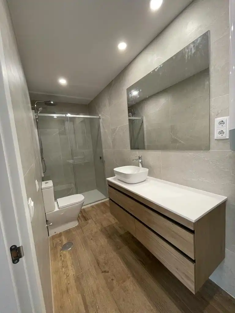 Bathroom of Flat for rent in Madrid  with Air Conditioner