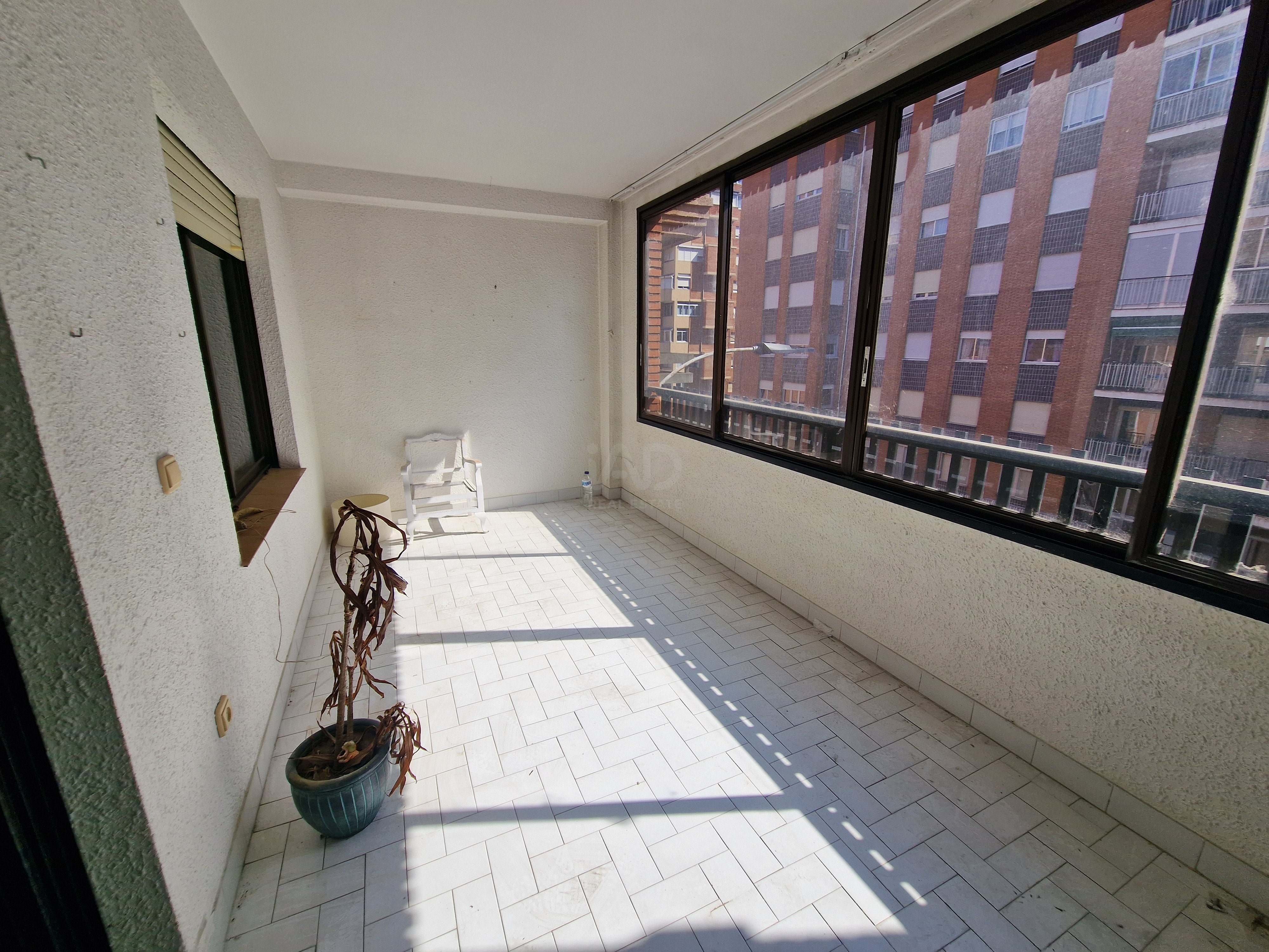 Dormitori de Pis en venda en León Capital  amb Calefacció i Terrassa