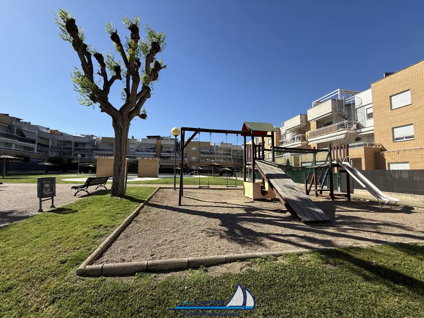 Aparcament de Apartament en venda en Cambrils amb Aire condicionat, Calefacció i Jardí privat