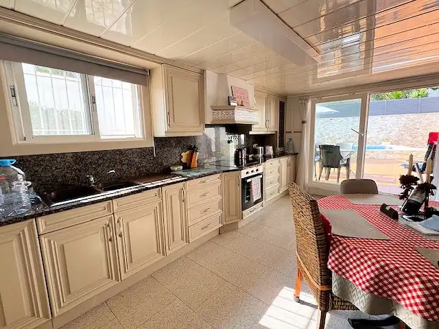 Cocina de Casa o chalet en venta en L'Escala con Aire acondicionado, Calefacción y Jardín privado
