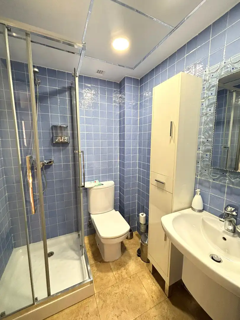 Baño de Casa adosada en venta en Alhaurín de la Torre con Aire acondicionado, Calefacción y Jardín privado