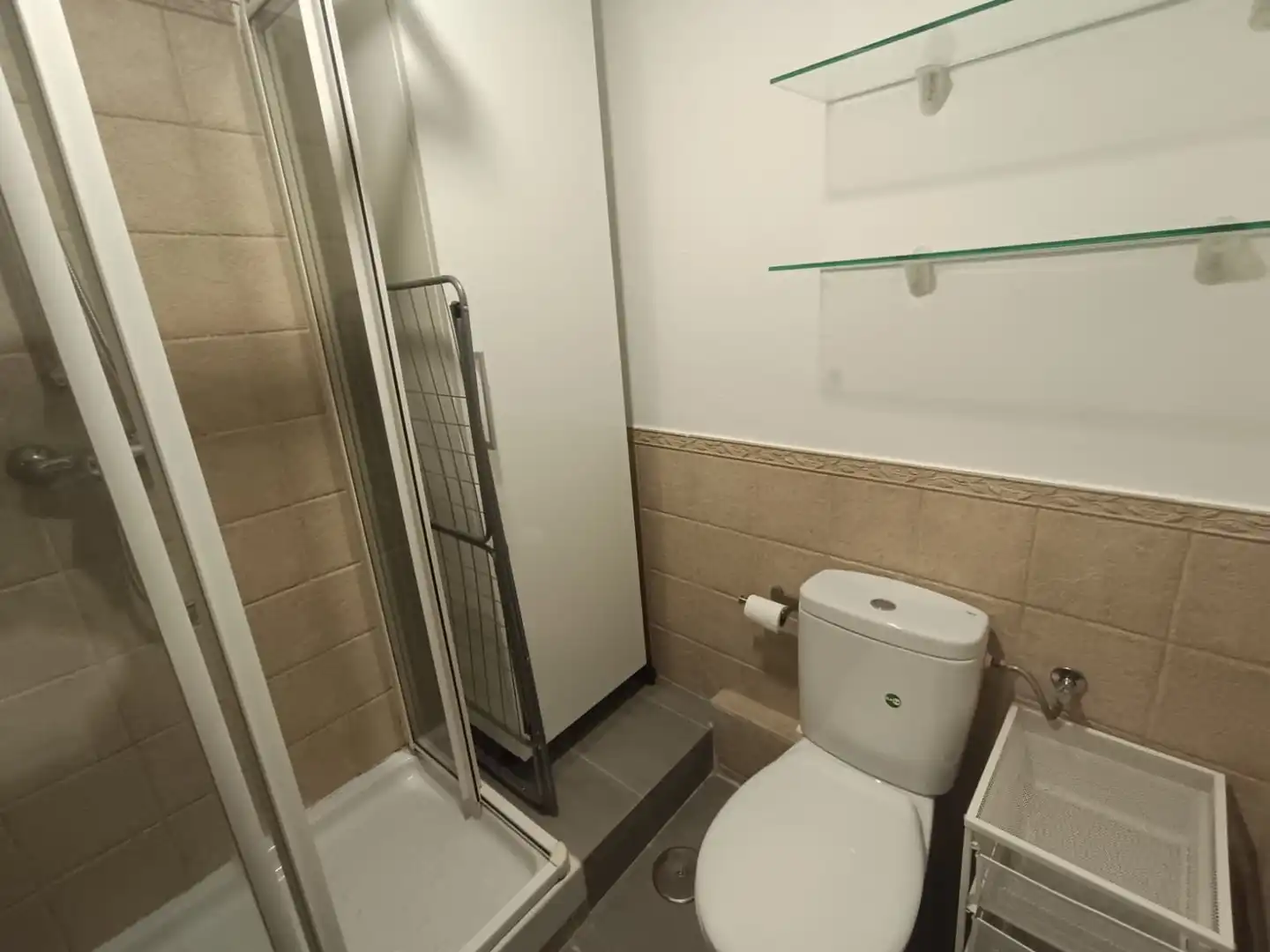 Badezimmer von Wohnung zur Miete in Madrid mit Klimaanlage, Heizung und Balkon