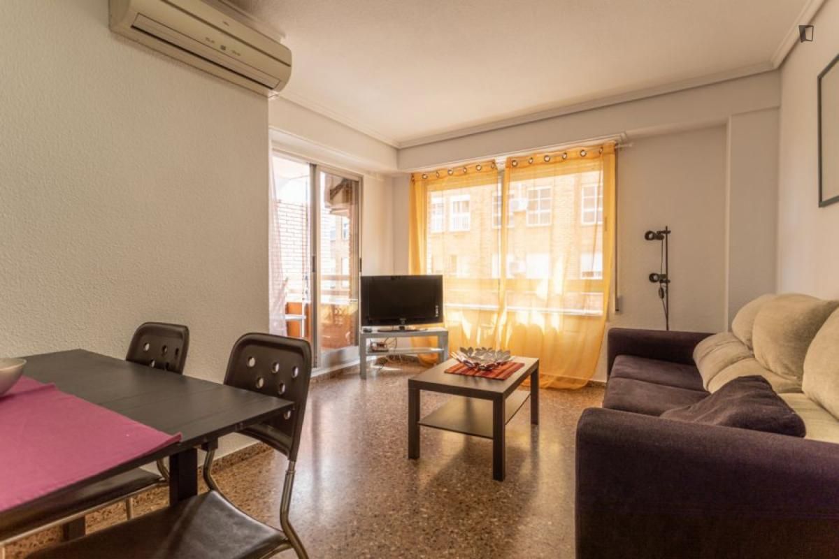Sala d'estar de Apartament de lloguer en  Valencia Capital amb Aire condicionat, Moblat i Forn