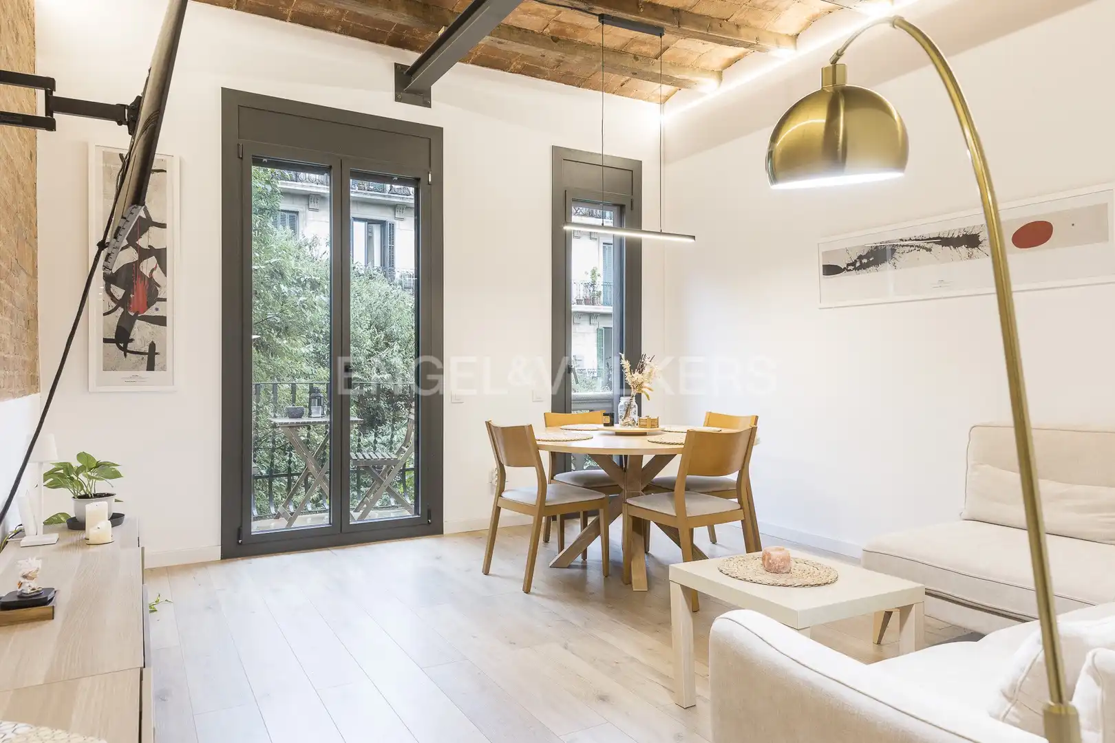 Außenansicht von Wohnung zur Miete in Barcelona mit Klimaanlage, Heizung und Parkett