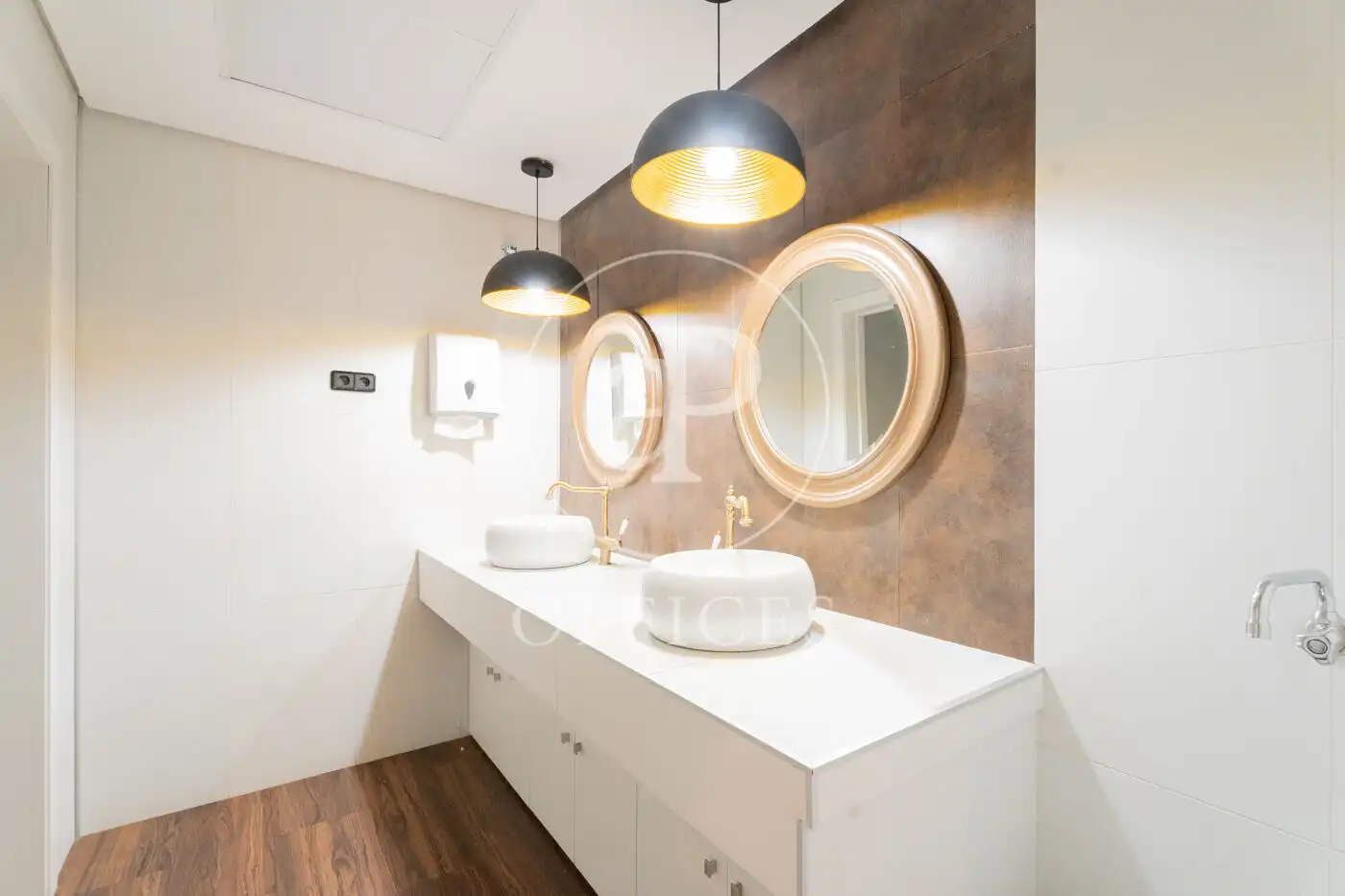 Bathroom of Office for rent in Madrid  with Air Conditioner and Heating
