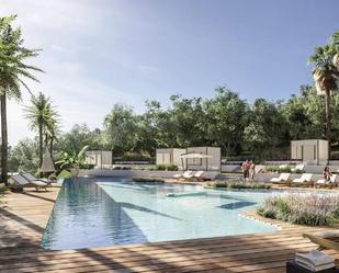 Piscina de Apartament de lloguer en Sotogrande amb Aire condicionat, Jardí privat i Terrassa