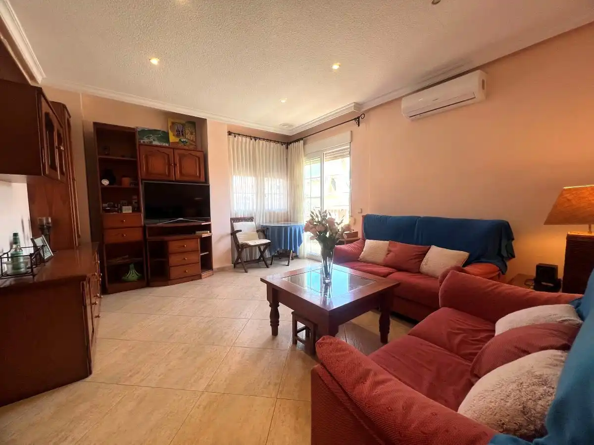Sala d'estar de Pis en venda en Torrevieja amb Aire condicionat, Calefacció i Moblat